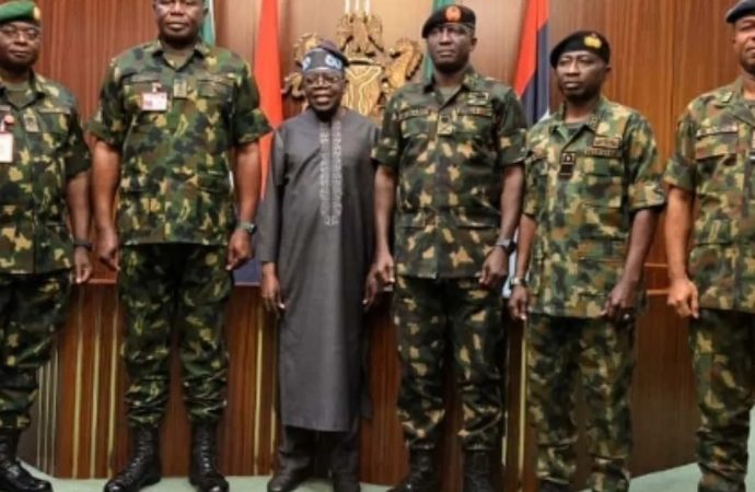 President Tinubu meets CDS, Service Chiefs, security heads — Akelicious