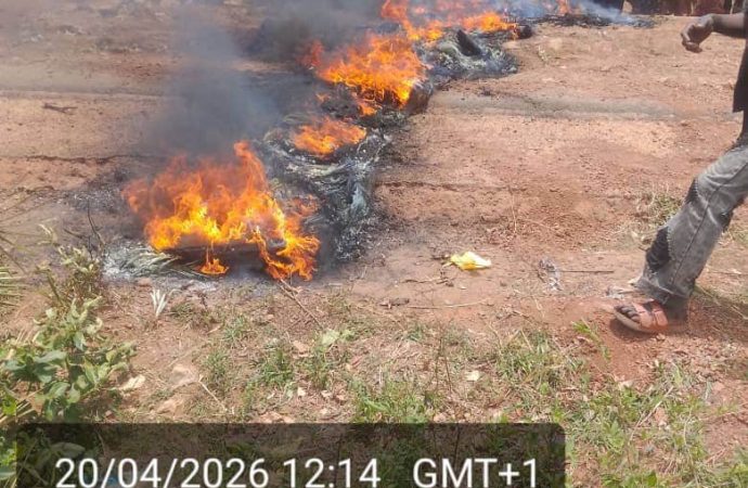 Angry youths, women attack soldiers, burn military checkpoint in Plateau over killing of villager — Akelicious