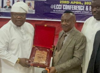 OmoBarca Honoured as ‘Hero of Our Time’ at The Mirror Excellence Awards in Lagos — Akelicious