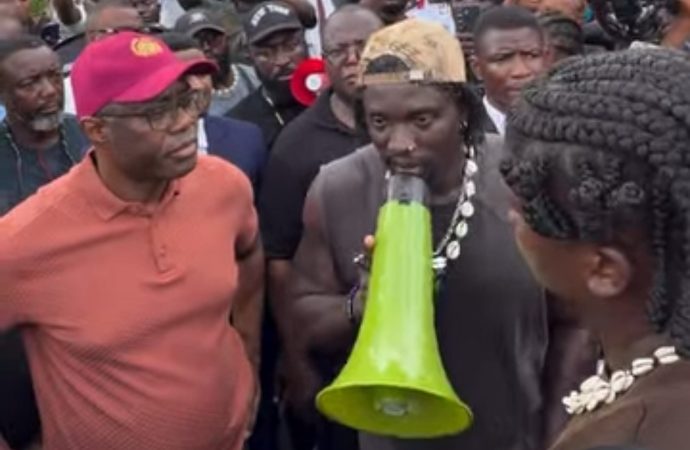 Protest Turns Tense in Oyo as Verydarkman Speaks on Insecurity Crisis — Akelicious