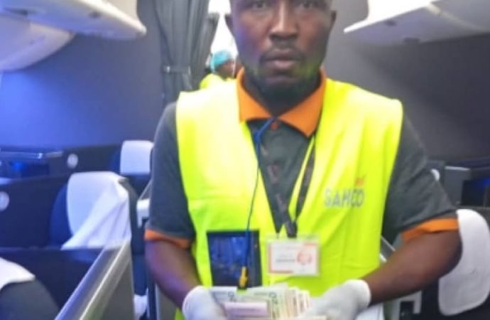 Cabin Cleaner Earns Praise After Returning $730, Credit Cards Found on British Airways Flight — Akelicious